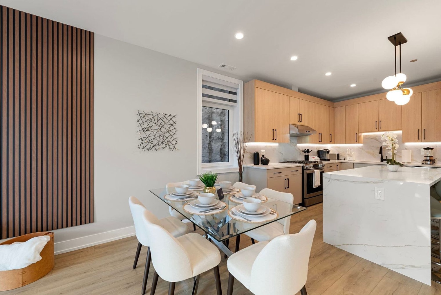 Building Photo - 2344 W Polk St