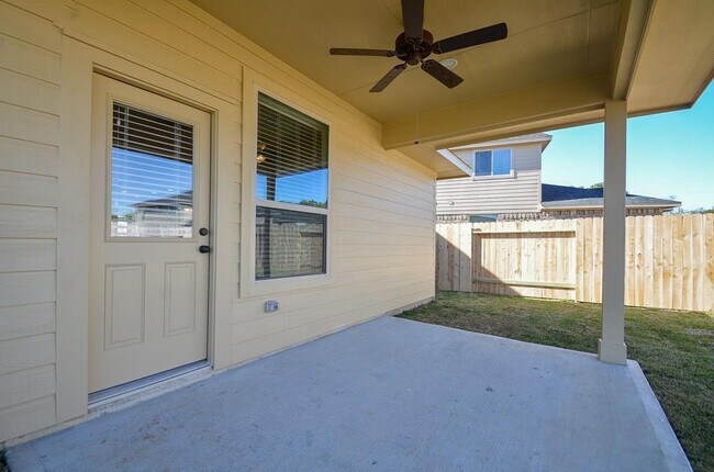 Building Photo - 16922 Sedum Grn