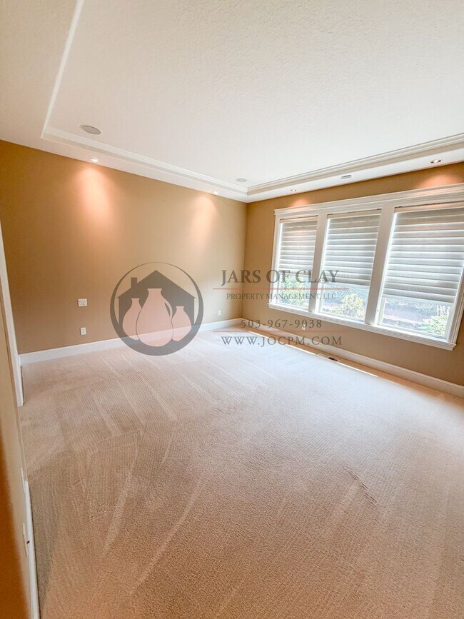 Building Photo - Luxurious Woodburn Residence | Main-Floor Primary Suite & Butler's Pantry