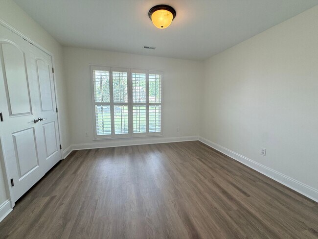 Building Photo - Stunning 3-Bedroom, 2-Bathroom Home in Mad...