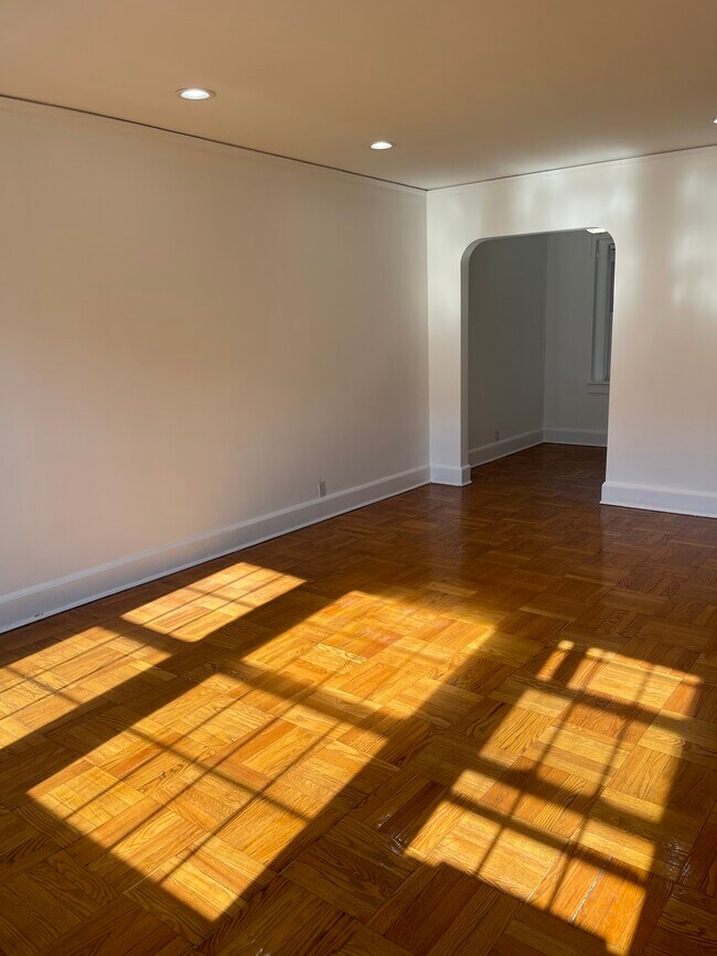 Dining room overlooking courtyard - 217 Prospect Ave