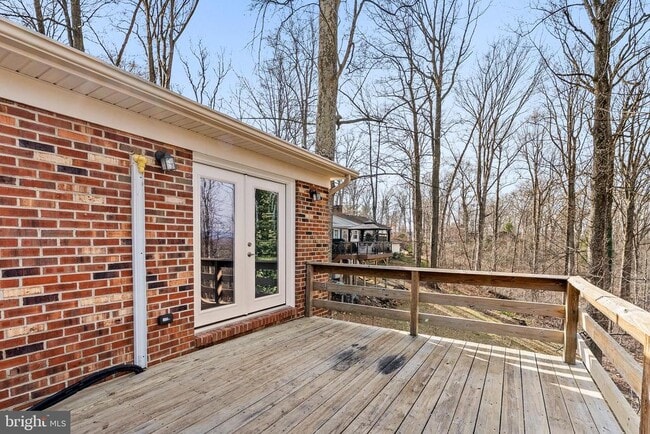 Building Photo - 122 Stuart Dr