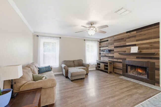 Building Photo - Updated home on a corner lot in a gated community!