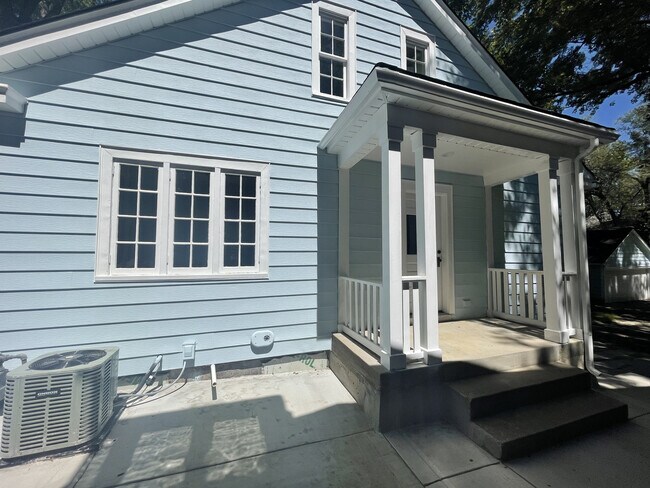 Building Photo - 616 Illinois St