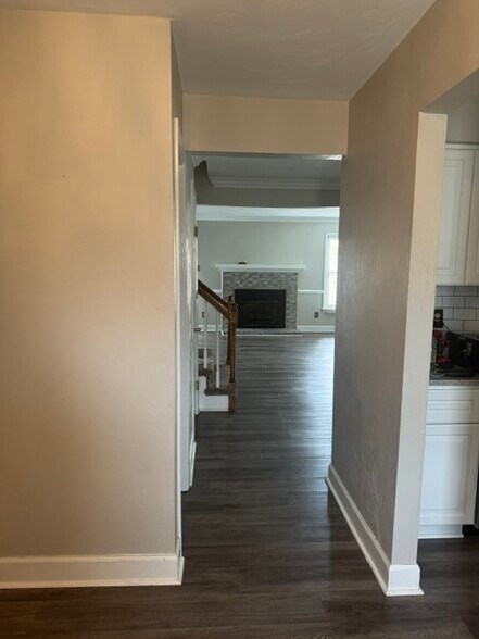 Building Photo - 4 Riverview Ct