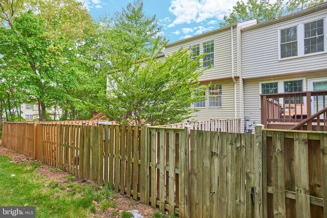Building Photo - 6633 Skylemar Trail