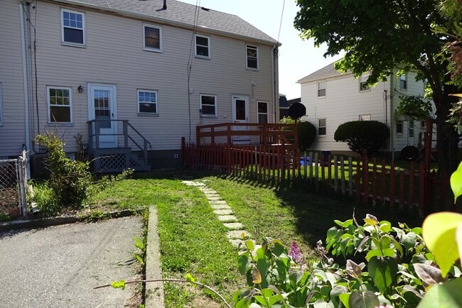 Building Photo - 22 Main St