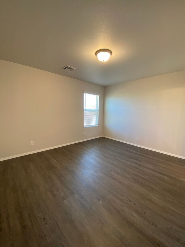 Building Photo - *Preleasing* Three Bedroom | Two Bathroom ...