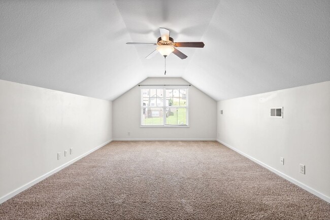 Building Photo - 3 Bedroom 2 Bath Pet Friendly Home For Ren...