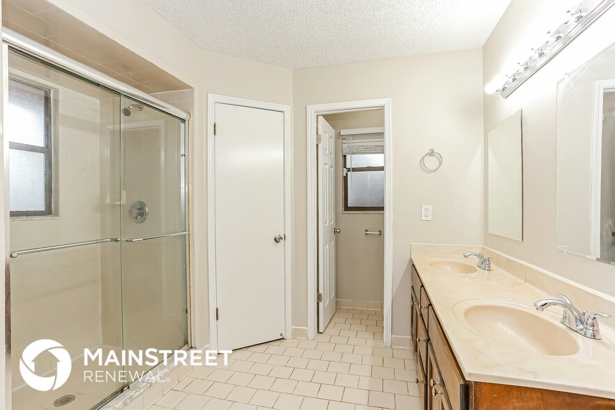 Building Photo - 450 Segovia Dr