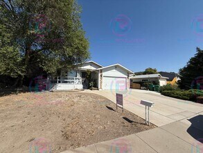 Building Photo - 3BR/2BA Single-Story with Backyard, RV Par...