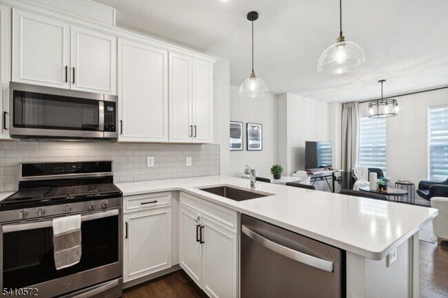 Building Photo - 4 Sadie Cir