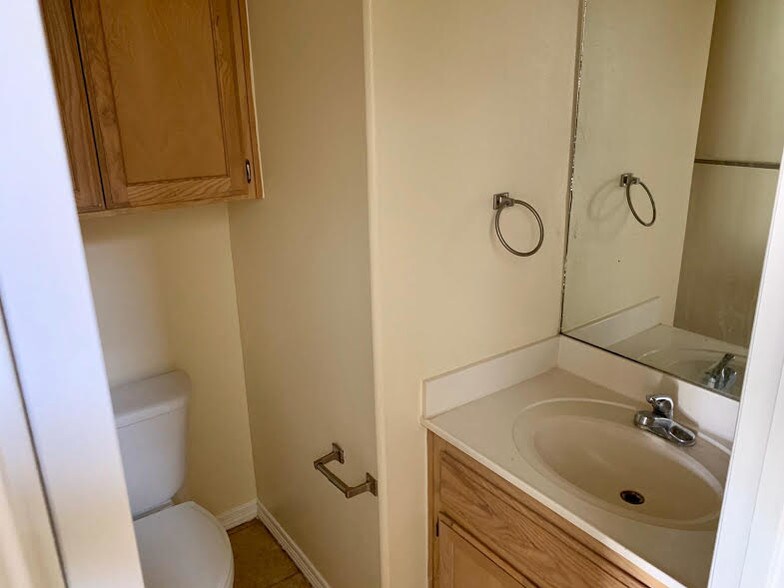 Building Photo - 2702 Phoenix St