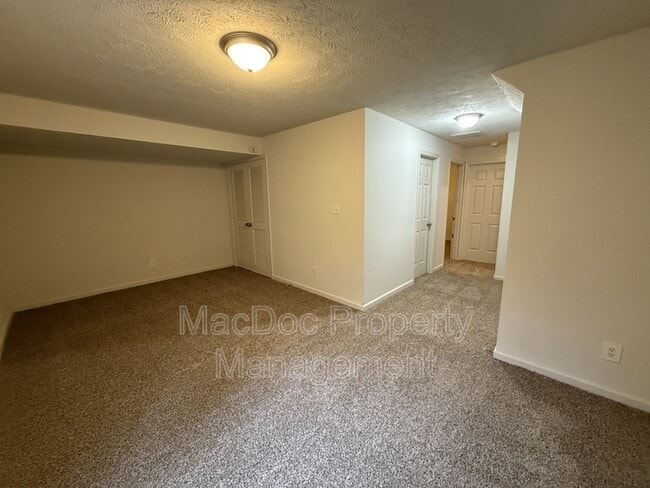 Building Photo - 4249 Normandy Ct