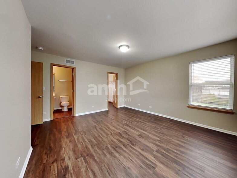 Building Photo - 240 Wedgewood Cir