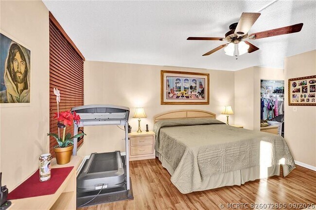Building Photo - 6114 Coral Lake Dr