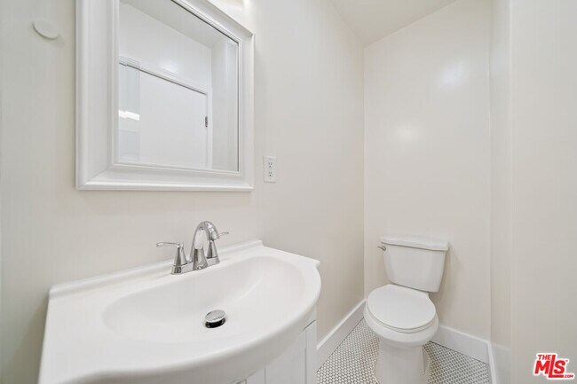 Building Photo - 7946 Fountain Ave