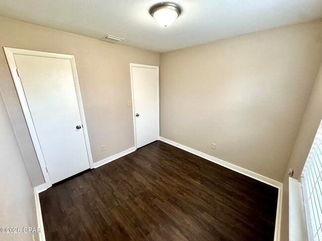 Building Photo - 2523 Johnson Dr