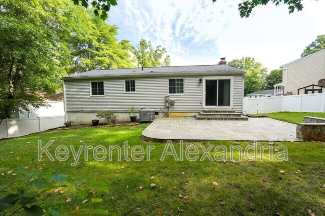Building Photo - 5901 Beech Tree Dr