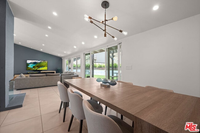 Building Photo - 20159 Hatteras St