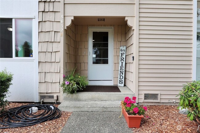 Building Photo - Beautiful 3-Condo in Lakewood – Apply Today!