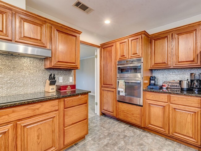 Building Photo - 9305 Springwood Dr