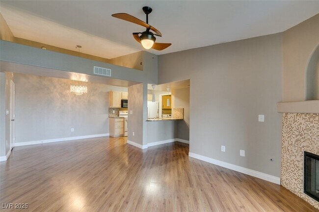 Building Photo - 950 Seven Hills Dr