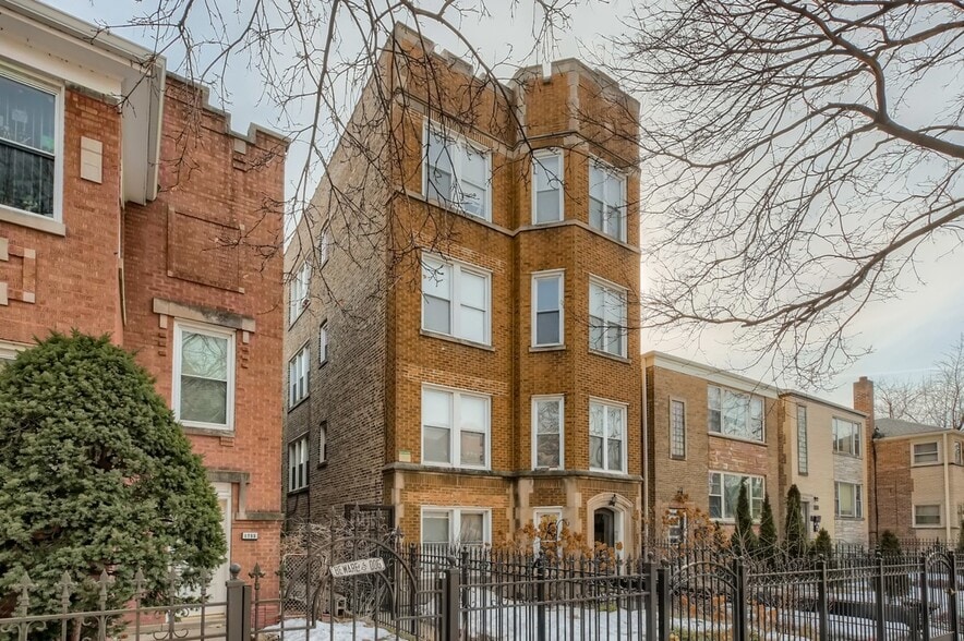 Primary Photo - 1757 W North Shore Ave