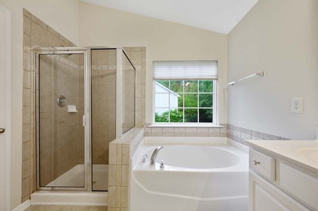 Building Photo - Beautiful 3 BR/2.5 Bath Home in Lyons Farm Community Durham!