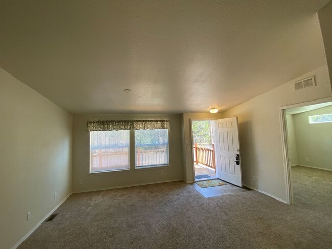 Building Photo - Gorgeous Home w/Huge Shop in La Pine!