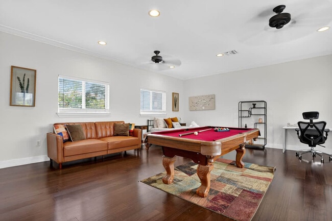 Building Photo - 1705 NE 11th St