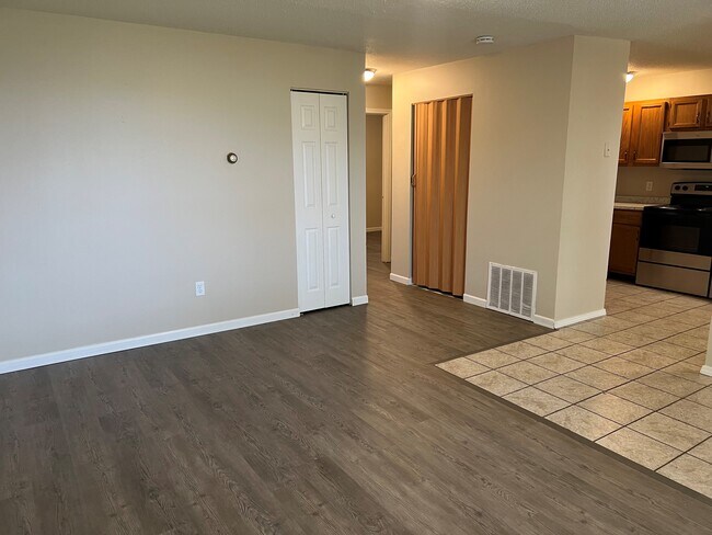 Building Photo - 2608 Dale Dr