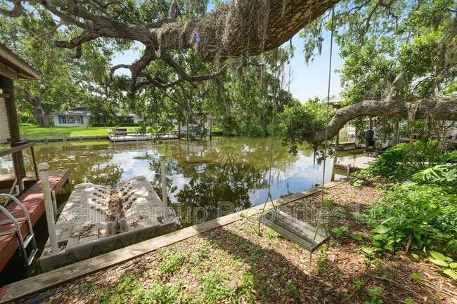 Building Photo - 9934 Peninsular Dr