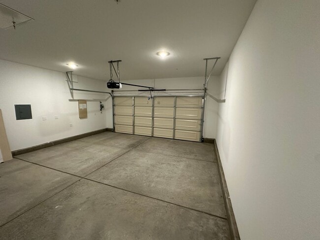 Building Photo - 1704 Bullock Dr