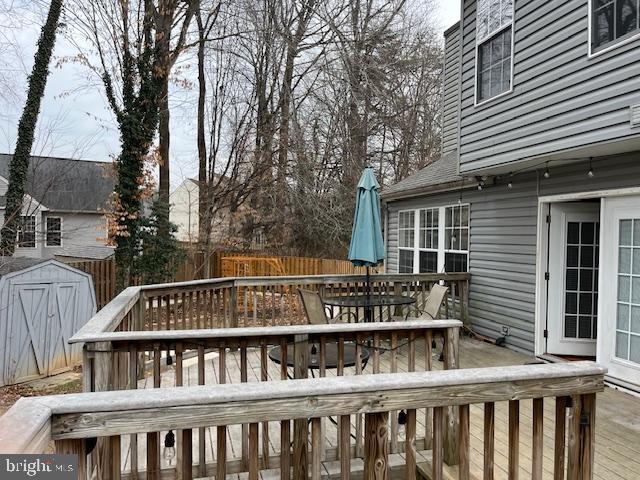 Building Photo - 9255 Matthew Dr