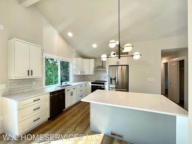 Building Photo - 4 br, 3 bath House - 12903 NE 76th St