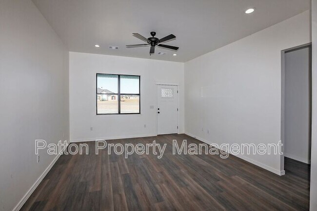 Building Photo - 13771 Periwinkle Dr