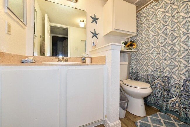 Building Photo - 6200 W Tidwell Rd