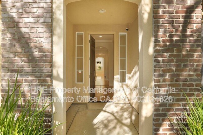 Building Photo - 1143 Bevinger Dr