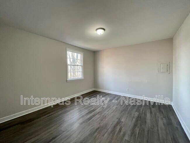 Building Photo - 109 W Trinity Ln