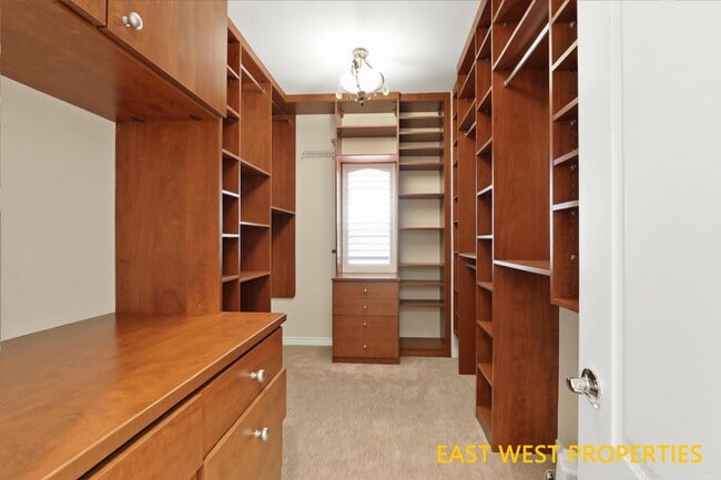 Building Photo - 27 Hathaway