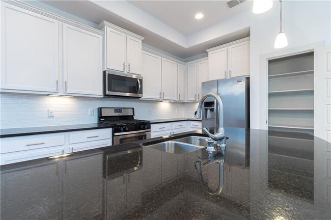 Building Photo - 1410 Casa Dr