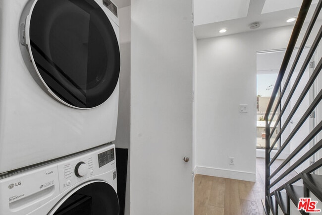 Building Photo - 1447 N Martel Ave