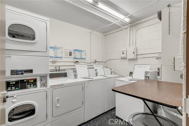 Building Photo - 6542 Ocean Crest Dr