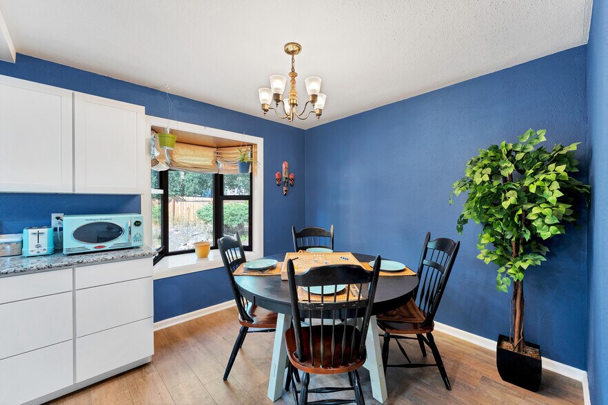 Building Photo - 2628 Green Ridge Dr