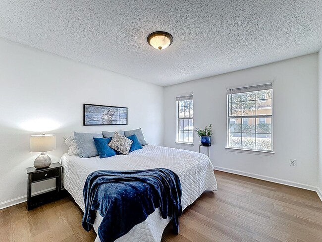 Building Photo - 3 Bedroom with Water View - Villanova at Hunters Creek