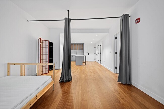 Building Photo - 2 Shore Ln