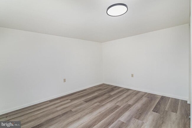 Building Photo - 509 9th St
