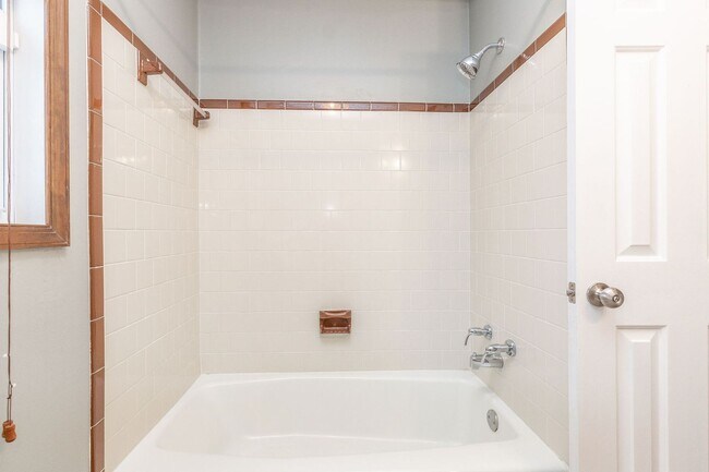 Building Photo - Serene Living in Chesterfield