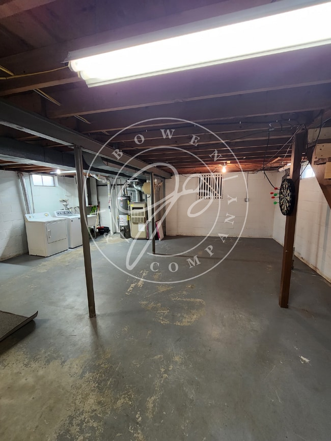 Building Photo - Adorable 3 bed 1 bath with spacious basement